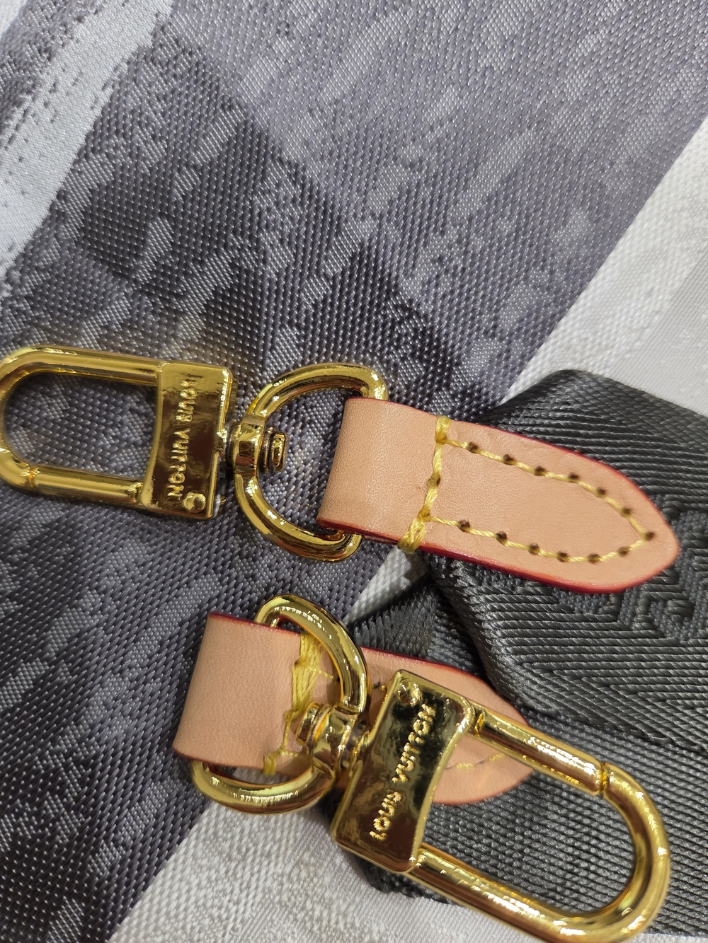 Louis Vuitton Multi pochette accessories green strap NWT in box - Picture 4 of 4